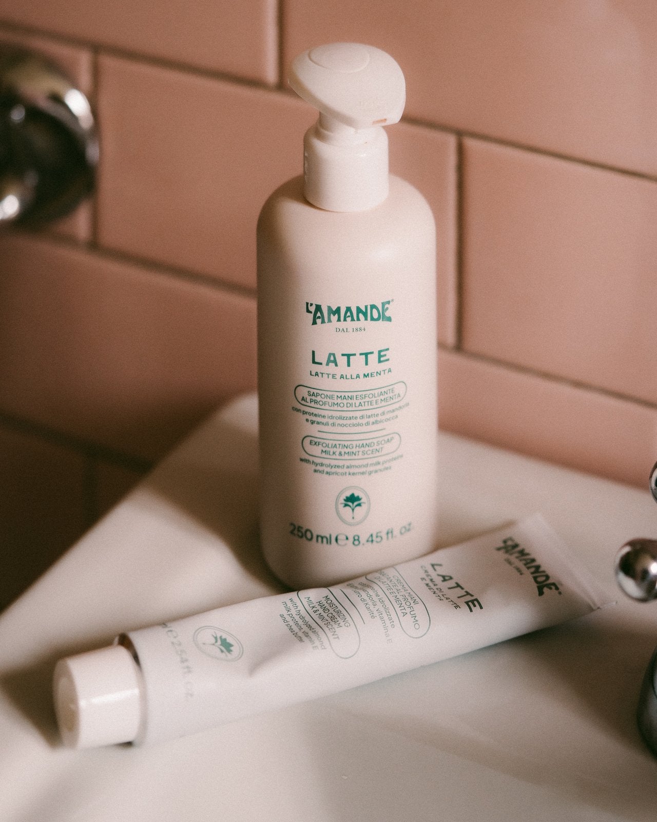 KIT PER LA CURA DELLE MANI AL PROFUMO DI LATTE E MENTA